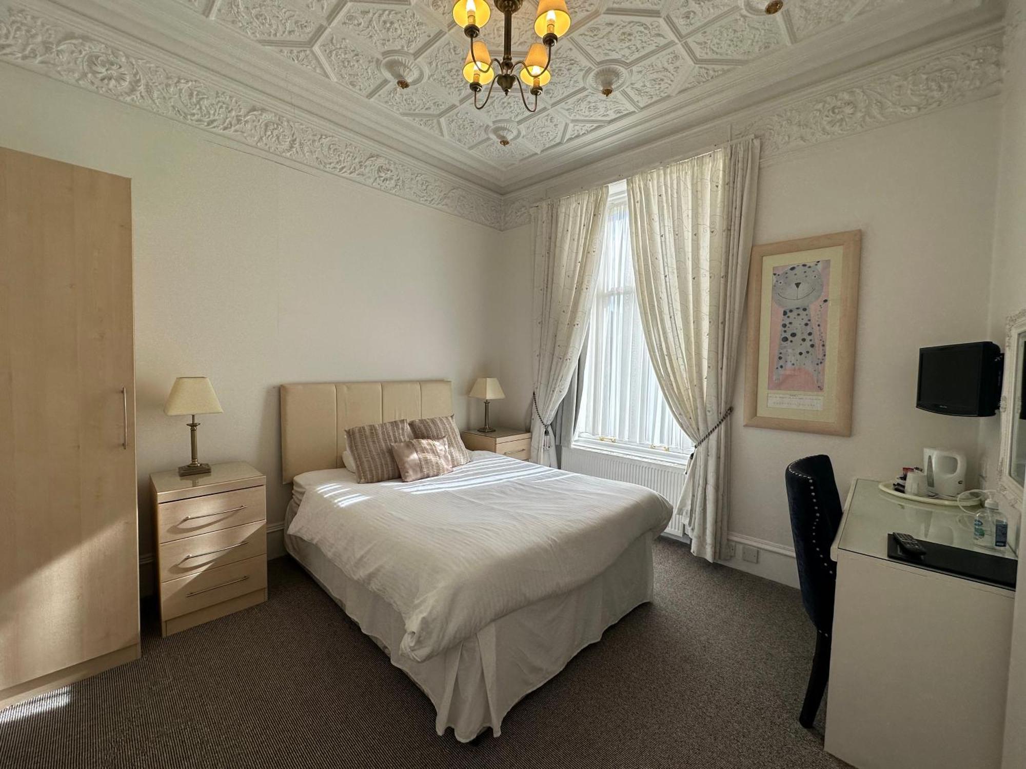 Third House Guest House Абердин Экстерьер фото